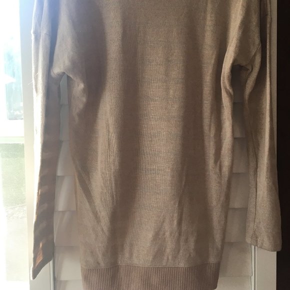 High Low Lightweight Sweater - Picture 6 of 7